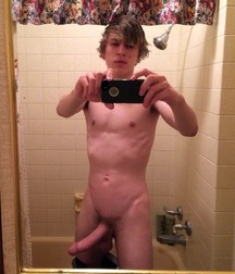 Boys Can't Resist Photgraphing Themselves 58dc6c3a3fa9a.jpg