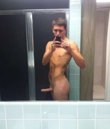 Boys Can't Resist Photgraphing Themselves 58dc6c47c5b42.png
