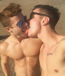 Boys Kissing 58dddf7ff01f6.jpg