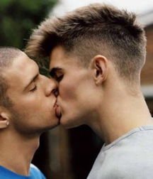 Boys Kissing 58dddf8278f88.jpg