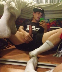 Boys and Cell Phones 58f17942965f5.jpg