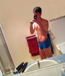 Boys Can't Resist Selfie 5906391d5283a.jpg