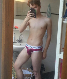 Boys Can't Resist Selfie 5906393f4be82.jpg