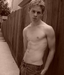 Shirtless Boys 5917bb4f49e6b.jpg