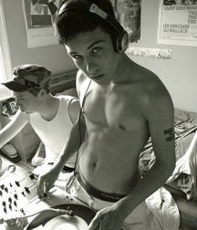 Shirtless Boys 5917bb60b41f8.jpg