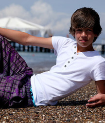 Cute Boys non-nude 592c3286a6de3.jpg