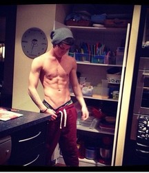 Shirtless Teens & Twink Boys 592c8a01e228b.jpg