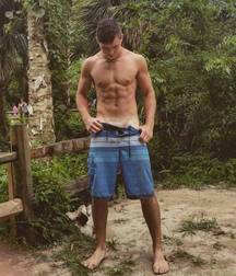 Cute Guys non-nude 59861da24b607.jpg