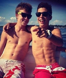 Guys in LoVe 5999e45c34c1f.jpg