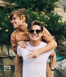 Guys in LoVe 5999e48ab21d7.jpg