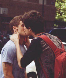 Cute Couples Kissing 599e2a27df88d.png