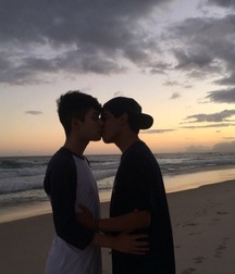 Cute Couples Kissing 599e2a3596890.jpg