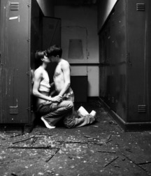 Kissing 59acbe233d62a.jpg