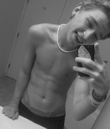 Selfie Boys non-nude 59bf1f2ac06bf.jpg