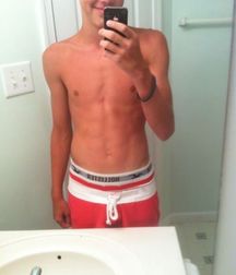 Selfie Boys non-nude 59bf1f2b9181a.jpg