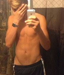 Selfie Boys non-nude 59bf1f309c780.jpg