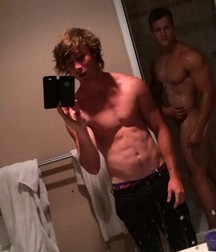 Selfie Boys non-nude 59bf1f3629e5d.jpg
