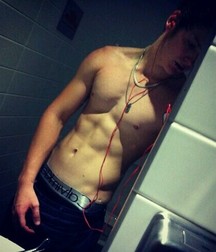 Selfie Boys non-nude 59bf1f38c1218.jpg