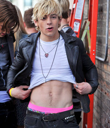 Boys Abs & Nipples 59e3eaed88625.jpg