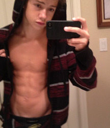 Selfie Hunks & 6 Paks 5a08f17605708.jpg