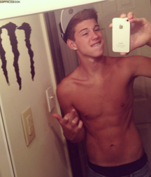 Selfie Hunks & 6 Paks 5a08f1801c57c.png