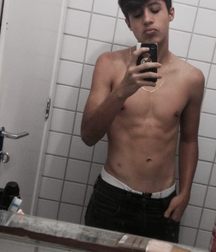 Selfie Hunks & 6 Paks 5a08f1836c535.jpg