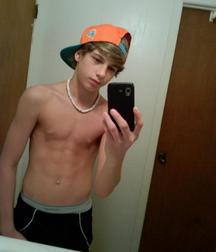 Selfie Hunks & 6 Paks 5a08f1844826c.jpg