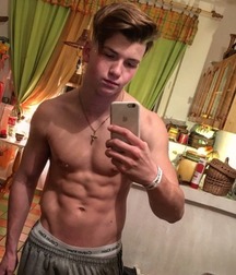 Selfie Hunks & 6 Paks 5a08f189a4d95.jpg