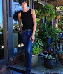Shirtless Teens & Hunks 5a0982e5bdc6b.jpg