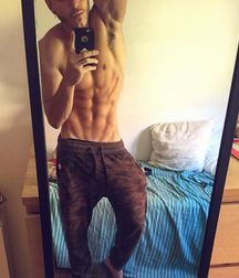 Selfies Clothed 5a1a2f379c6df.jpg