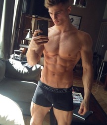 Selfies Clothed 5a1a2f3c354bf.jpg