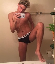 Selfies Clothed 5a1a2f42d52e6.jpg