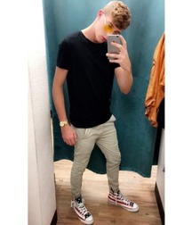 Selfies Clothed 5a1b294be56a9.jpg