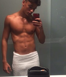 Selfies Clothed 5a1b2958d7df8.jpg