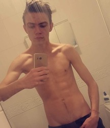 Selfies Clothed 5a1b295a04c3b.jpg