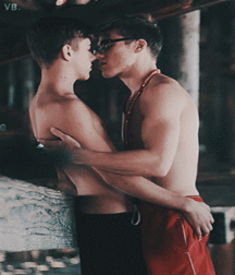 Boys Kissing 5a1b2a3d85bd7.gif