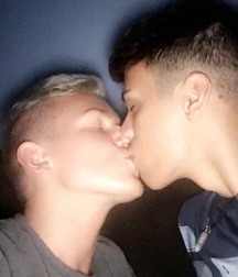 Boys Kissing 5a1b2a456371d.jpg