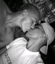 Boys Kissing 5a1b2a4bd644c.png