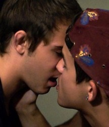 Boys Kissing 5a1b2a64c2d2b.jpg