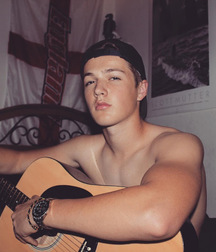 Shirtless Wonder Boys 5a2c262204dfe.jpg