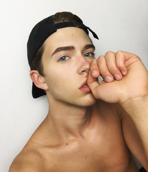 Shirtless Wonder Boys 5a2c2636054b7.jpg