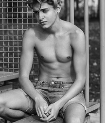 Shirtless Wonder Boys 5a2c266586393.jpeg