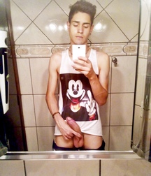 Naked Selfie Boys 5a2c5f3d391ec.jpg