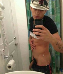 Naked Selfie Boys 5a2c5f645722c.jpg
