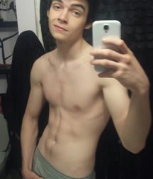 Naked Selfie Boys 5a2c5f6e3e7c5.jpg