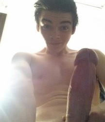 Naked Selfie Boys 5a2c5f6f18a7c.jpg