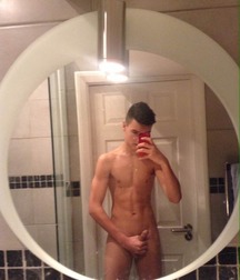Boys & Selfies 5a359eb47a7df.jpg