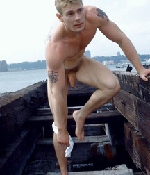 Uncut Turns Me On 5a37e621e399f.jpg
