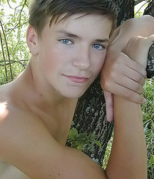 Cute Boys 5a3f3c7f714e0.jpg