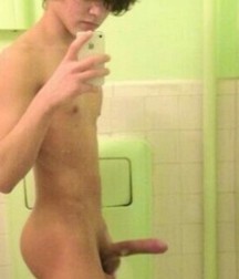 Boys & Selfies 5a45428a1aef2.jpg